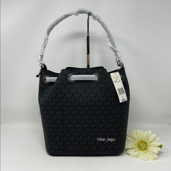 Michael Kors Eden Medium Bucket Bag and Wallet - Picture 10 of 13